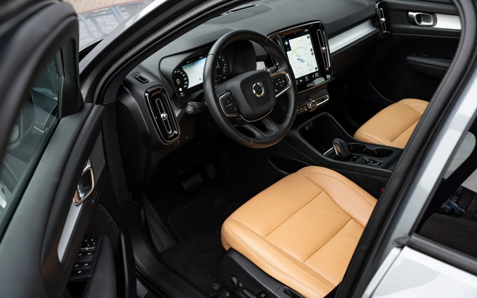 Volvo XC 40 cena 129900 przebieg: 76700, rok produkcji 2018 z Byczyna małe 781